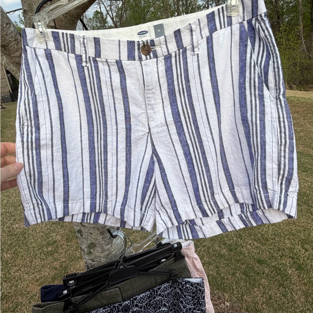 Old Navy White & Blue Vertical-Stripe Linen-Blend Shorts